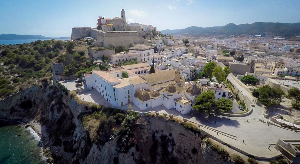 Quatorze curiosités Ibiza Villa, Quatorze curiosités d’IBIZA