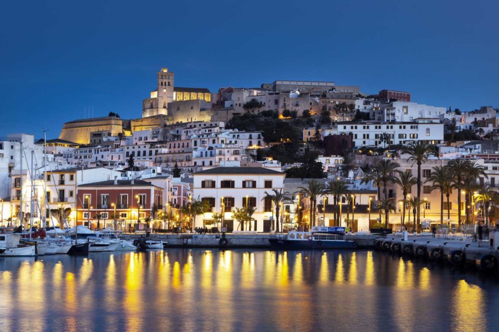 dalt vila, Ville fortifiée de Dalt Vila